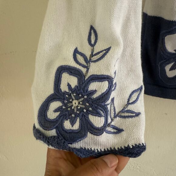 Storybook Knits Rare Vintage White Blue Flowers Cardigan Embroidered Beaded XS - Picture 6 of 8